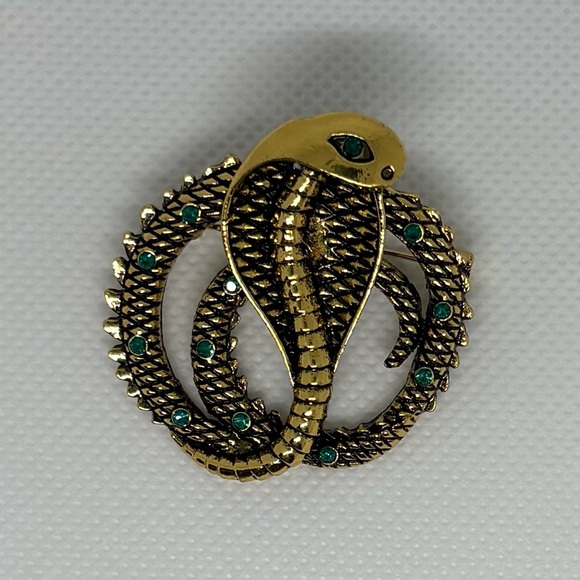Vintage Look Gold & Green Rhinestone Cobra Snake Brooch Pin - Picture 7 of 7